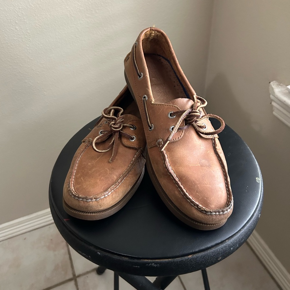 Sperry Brown Leather Boat Shoes with Moc-Toe Design